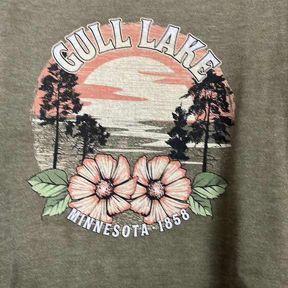 NWT- ladies MED- soft crew sweat-Gold Lake Minnesota full chess logo - Picture 2 of 5